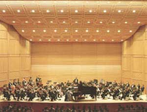 客席からの舞台全景